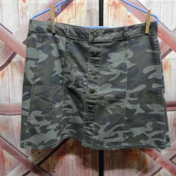 COPY - Faded Glory Camo button front Shirt EUC 12~Summer camping wear. - Picture 1 of 4